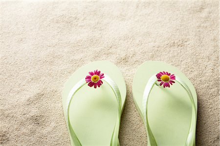 schläppchen - Flip-Flops am Strand Stockbilder - Lizenzpflichtiges, Bildnummer: 700-02913155