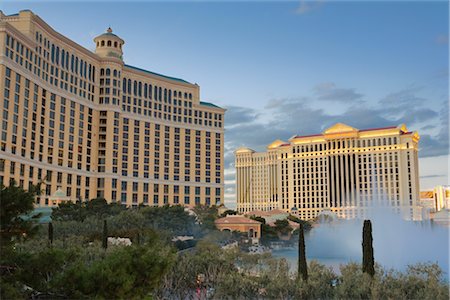 Bellagio Hotel and Casino, Caesar's Palace in the Background, Las Vegas, Nevada, USA Foto de stock - Con derechos protegidos, Código: 700-02913163