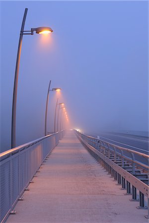 Lampposts and Path in Fog, Miltenberg, Bavaria, Germany Foto de stock - Con derechos protegidos, Código: 700-02935289