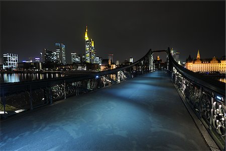 Eiserner Steg Bridge at Night, Frankfurt, Hesse, Germany Foto de stock - Con derechos protegidos, Código: 700-02935304