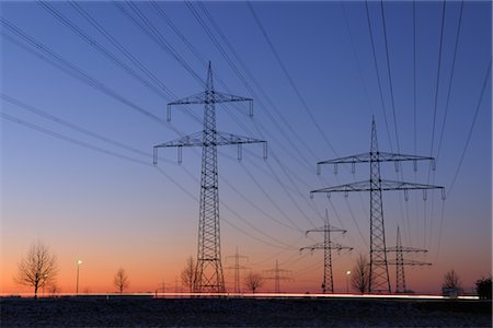 powerline - Hydro Towers at Dusk, Grossauheim, Hesse, Germany Foto de stock - Con derechos protegidos, Código: 700-02935331