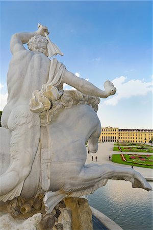 Neptun-Brunnen, Schloss Schönbrunn und Gärten, Wien, Österreich Stockbilder - Lizenzpflichtiges, Bildnummer: 700-02935537