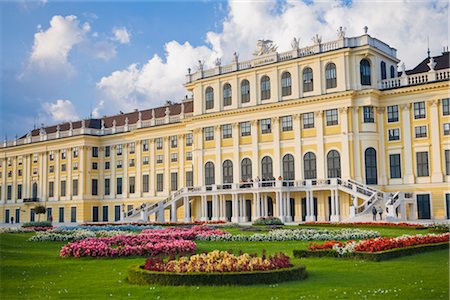 famous palace - Schonbrunn Palace and Gardens, Vienna, Austria Foto de stock - Con derechos protegidos, Código: 700-02935531