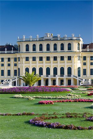 schloss schonbrunn - Schonbrunn Palace and Gardens, Vienna, Austria Foto de stock - Con derechos protegidos, Código: 700-02935532