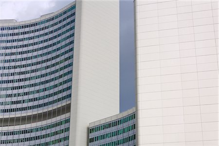 façade - United Nations Office at Vienna, Vienna, Austria Foto de stock - Con derechos protegidos, Código: 700-02935553