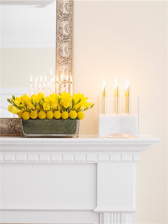 Modern Menorah and Candle Arrangements on Fireplace Mantel Foto de stock - Con derechos protegidos, Código: 700-02935575