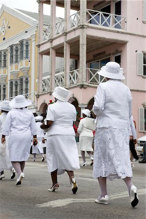 Frauen in weißen Kleidern, die zu Fuß in religiösen Parade, Nassau, Bahamas Stockbilder - Lizenzpflichtiges, Bildnummer: 700-02935831