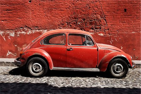 street color buildings - Voiture stationné sur la rue pavée, San Miguel de Allende, Guanajuato, Mexique Photographie de stock - Rights-Managed, Code: 700-02935860