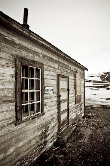 Abandoned RCMP Post and Post Office, Craig Harbour, Ellesmere Island, Nunavut, Canada Photographie de stock - Premium Droits Gérés, Artiste: J. David Andrews, Le code de l’image : 700-02943233