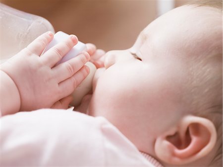 Baby Girl With Bottle Foto de stock - Direito Controlado, Número: 700-02943463