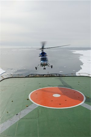 Hélicoptère atterrissant sur le bateau, la mer de Weddell, Antarctique Photographie de stock - Rights-Managed, Code: 700-02957703