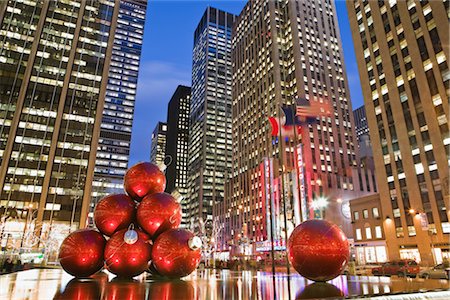 sculptures of america - Christmas Decorations, 6th Avenue, Manhattan, New York, New York, USA Stock Photo - Rights-Managed, Code: 700-02957732