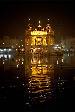 simsearch:700-02957865,k - Golden Temple at Night, Amritsar, Punjab, India Foto de stock - Con derechos protegidos, Código: 700-02957804