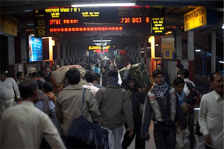 rush hour - Interior of Train Station, Delhi, India Foto de stock - Con derechos protegidos, Código: 700-02957801