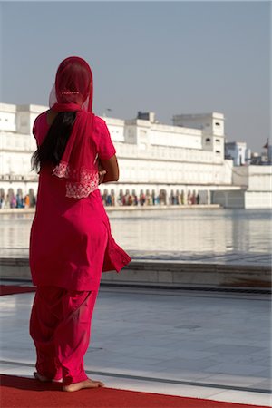 Woman at Golden Temple, Amritsar, Punjab, India Foto de stock - Con derechos protegidos, Código: 700-02957815