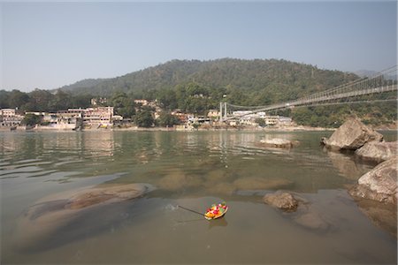 floating (object on water) - Offering on Ganges River, Rishikesh, Uttarakhand, India Stock Photo - Rights-Managed, Code: 700-02957966
