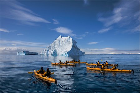 ehrfurchtgebietend - Menschen Kayaking in der Nähe von Eisberg, Antarktis Stockbilder - Lizenzpflichtiges, Bildnummer: 700-02967485