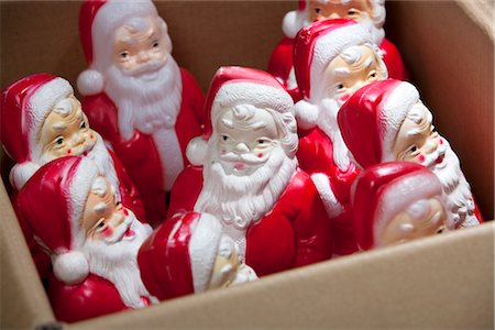 Weihnachtsmann-Figuren in Box Stockbilder - Lizenzpflichtiges, Bildnummer: 700-02972958