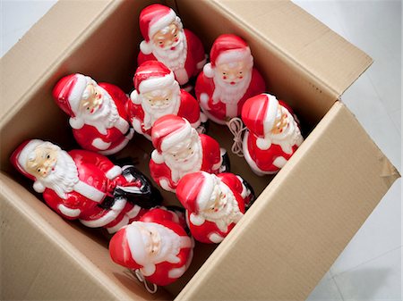 simsearch:700-00028083,k - Figurines de père Noël en boîte Photographie de stock - Rights-Managed, Code: 700-02972966