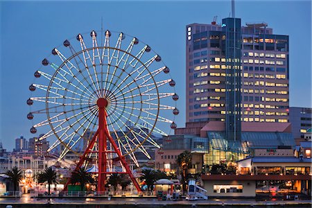 simsearch:700-06119545,k - Ferris Wheel at Meriken Park, Kobe, Hyogo, Kansai, Japan Foto de stock - Con derechos protegidos, Código: 700-02973215