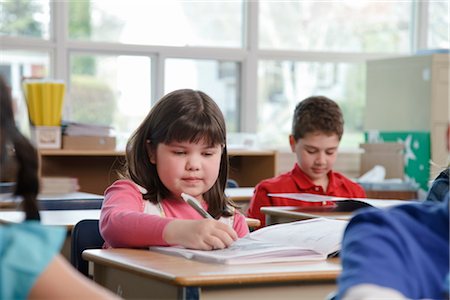 education classroom not adult not illustration and group people - Enfants en classe de troisième année Photographie de stock - Rights-Managed, Code: 700-02989936