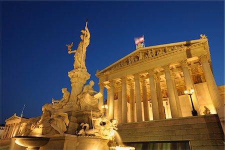 Pallas Athene fontaine et le bâtiment du Parlement à la nuit tombante, Vienne, Autriche Photographie de stock - Rights-Managed, Code: 700-02990021