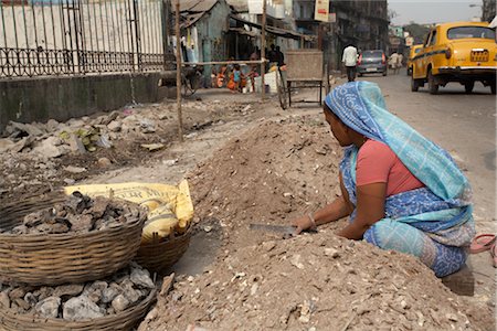 simsearch:700-02973021,k - Femme travaillant à côté de la route, Kolkata, West Bengal, Inde Photographie de stock - Rights-Managed, Code: 700-03004161