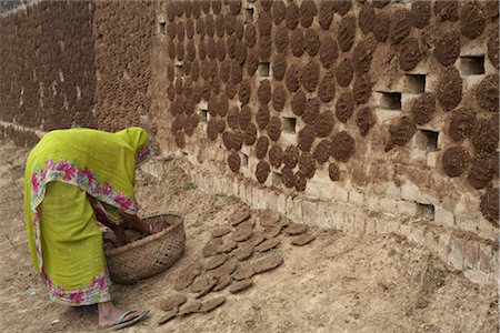 Woman Putting Fuel in Basket, Sarnath, Uttar Pradesh, India Stock Photo - Rights-Managed, Code: 700-03004213