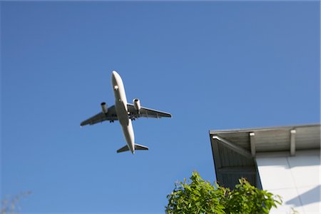 despegar (avión) - Looking Up at Airplane in Flight Foto de stock - Con derechos protegidos, Código: 700-03003626