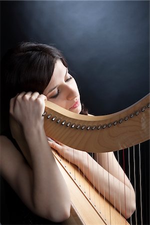 Femme posant avec harpe Photographie de stock - Rights-Managed, Code: 700-03003710