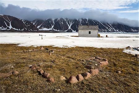 Inuit Archaeological Site and Abandoned RCMP Post and Post Office Building, Craig Harbour, Ellesmere Island, Nunavut, Canada Foto de stock - Con derechos protegidos, Código: 700-03014790