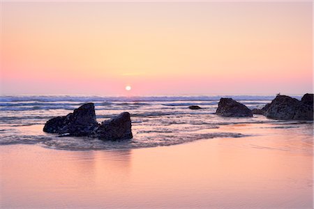 pink beach sunset - Bedruthan Steps, Cornwall, Angleterre, Royaume-Uni Photographie de stock - Rights-Managed, Code: 700-03016995