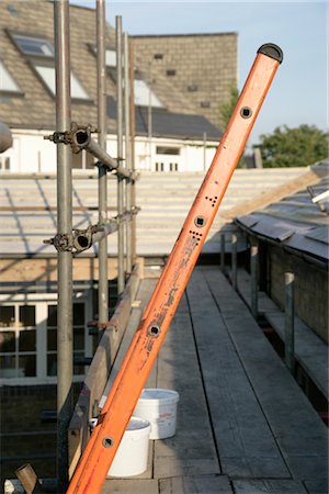 Scaffolding and Ladder Against Roof Fotografie stock - Rights-Managed, Codice: 700-03017093