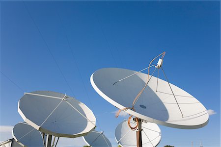 satellite dish communications - C Band Satellite Dishes Foto de stock - Con derechos protegidos, Código: 700-03017656