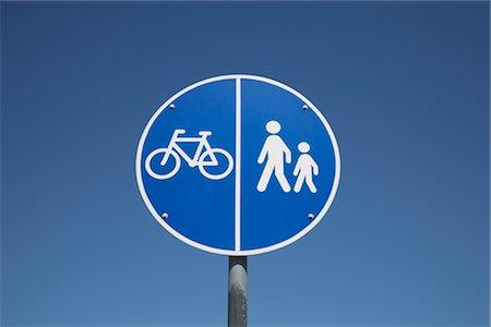 Bicycle and Pedestrian Crossing Sign Stock Photo - Rights-Managed, Code: 700-03017818