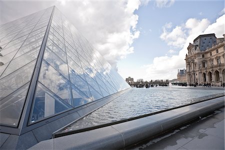 Le Louvre, la fontaine et la pyramide, Paris, Ile-de-France, France Photographie de stock - Rights-Managed, Code: 700-03018112