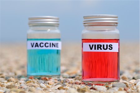 Un des pots étiquetés Virus et l'un des vaccins marqués Photographie de stock - Rights-Managed, Code: 700-03054001