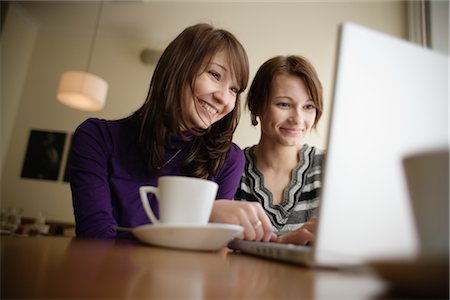 Two Women Using Laptop Computer Foto de stock - Con derechos protegidos, Código: 700-03054117