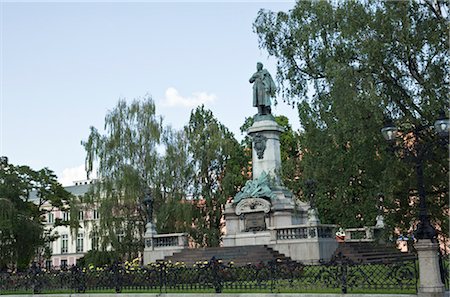 Monument dédié à Adam Mickiewicz, Krakowskie Przedmiescie, Varsovie, Pologne Photographie de stock - Rights-Managed, Code: 700-03054189