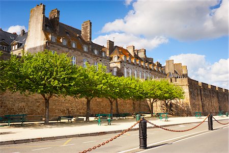 france city road and building pic - Ramparts of St Malo, Ille-et-Vilaine, Brittany, France Stock Photo - Rights-Managed, Code: 700-03059169