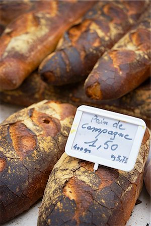 diner - Pain de Campagne at Market, Dinan, Brittany, France Foto de stock - Con derechos protegidos, Código: 700-03059190