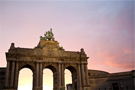 parc du cinquantenaire - Triumphal Arch in Parc du Cinquantenaire, Brussels, Belgium Foto de stock - Con derechos protegidos, Código: 700-03053929