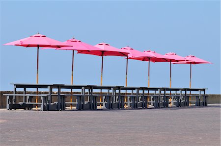 Row of Sun Umbrellas Foto de stock - Con derechos protegidos, Código: 700-03053997
