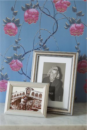 Framed Photographs Foto de stock - Con derechos protegidos, Código: 700-03067906