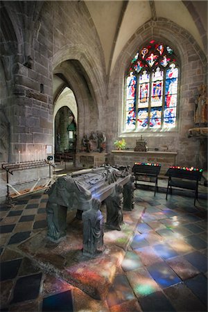 pierre tombale - Tombeau de Saint Ronan, église de Saint Ronan, Locronan, Finistere, Bretagne, France Photographie de stock - Rights-Managed, Code: 700-03068158