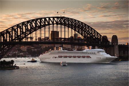 Sydney Harbour Bridge et bateau de croisière, Sydney, New South Wales, Australie Photographie de stock - Rights-Managed, Code: 700-03068184