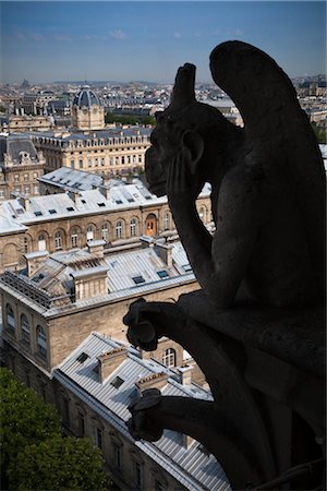 Gargoyle on Notre Dame Overlooking Paris, France Foto de stock - Con derechos protegidos, Código: 700-03068284