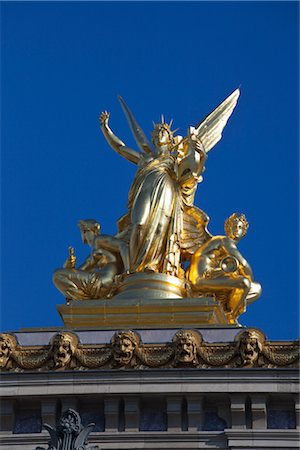 Statue sur le dessus de l'Opéra Garnier, Paris, France Photographie de stock - Rights-Managed, Code: 700-03068466
