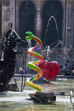 Sculptures de la fontaine au Centre Pompidou, Paris, France Photographie de stock - Rights-Managed, Code: 700-03068633