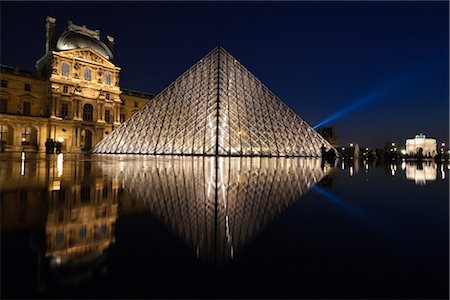 spiegelbild - Der Louvre, Paris, Ile-de-France, Frankreich Stockbilder - Lizenzpflichtiges, Bildnummer: 700-03068881